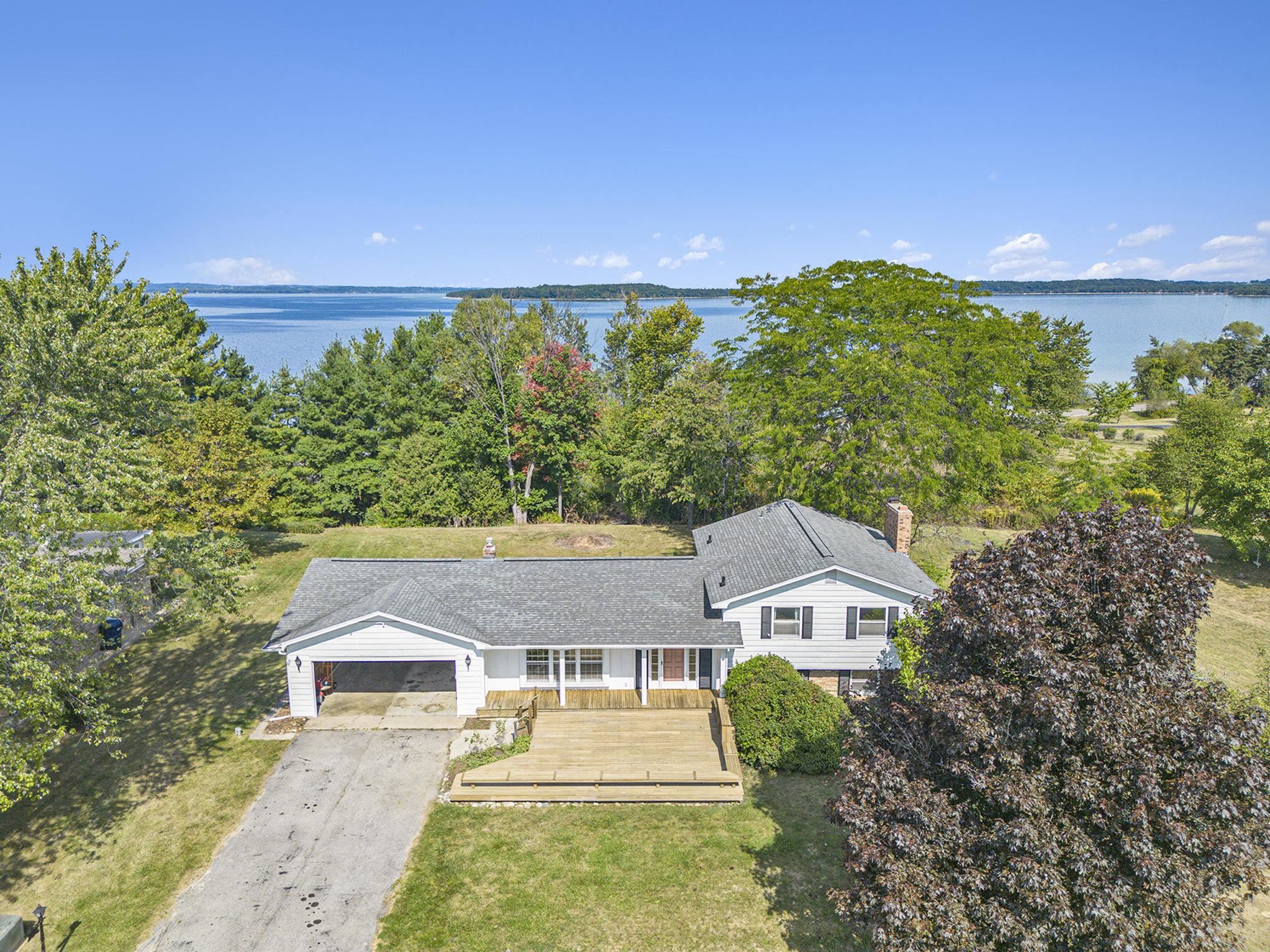 12016 Peninsula Drive