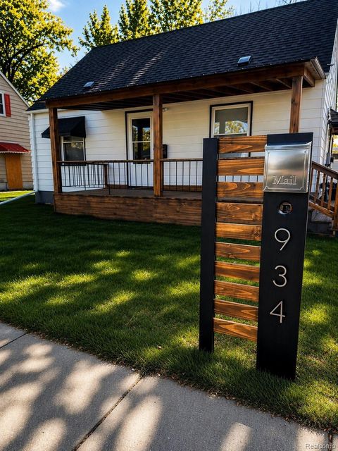 934 Campbell Street Flint City MI 48507