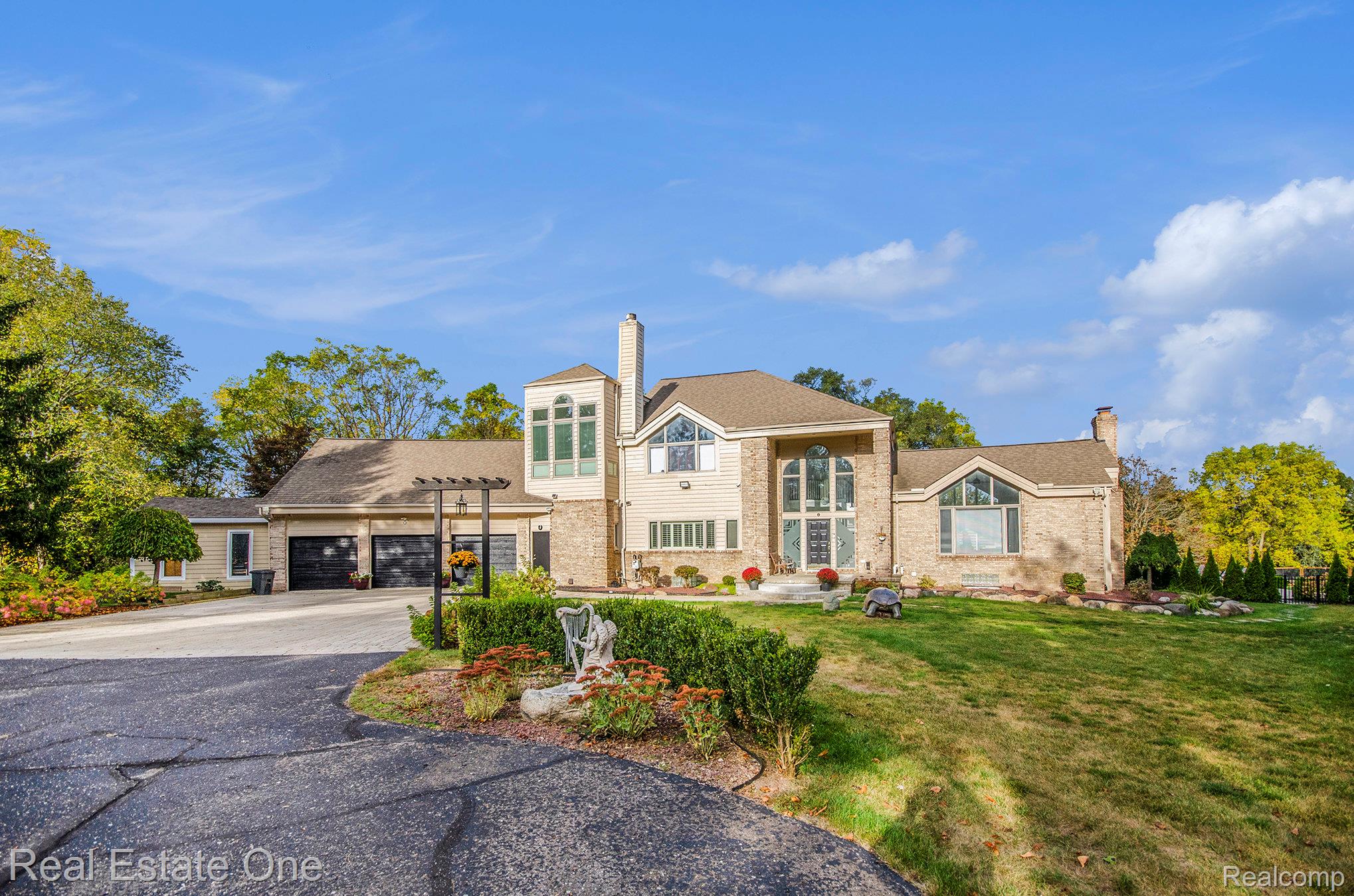 5772 N Rochester Road