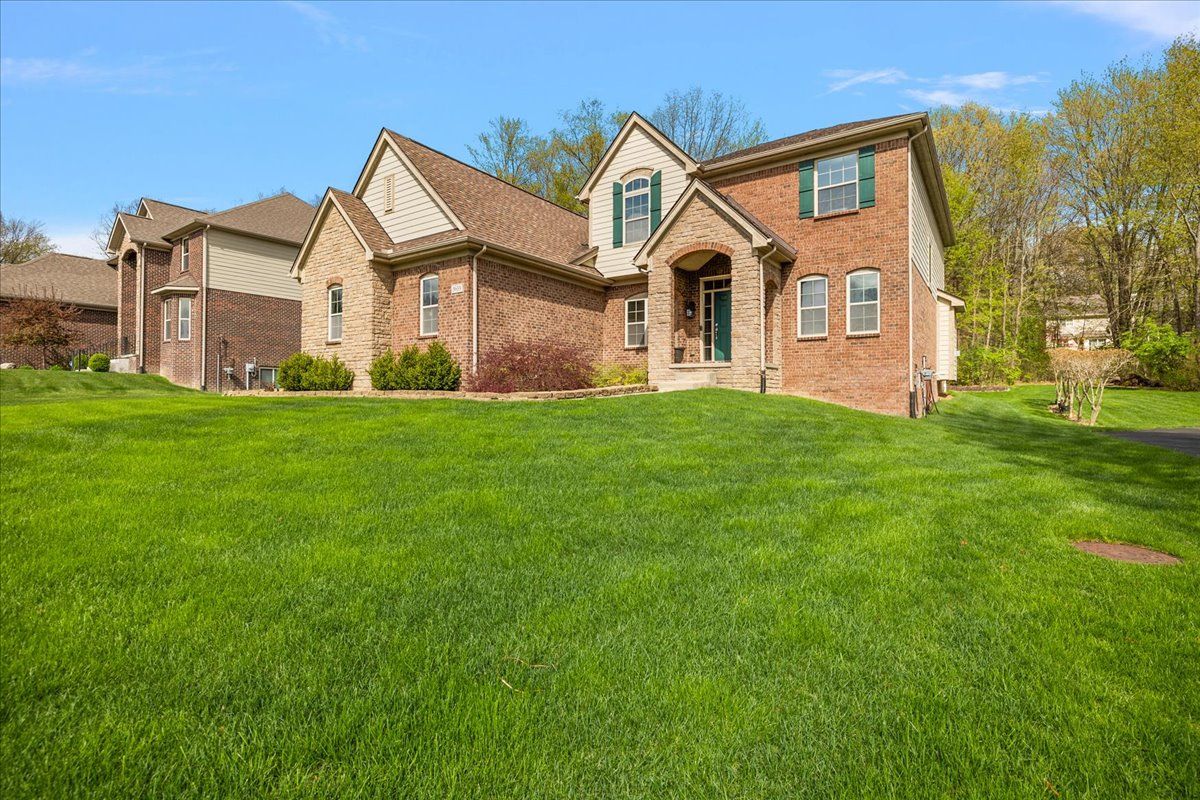 5633 GOLF POINTE Drive