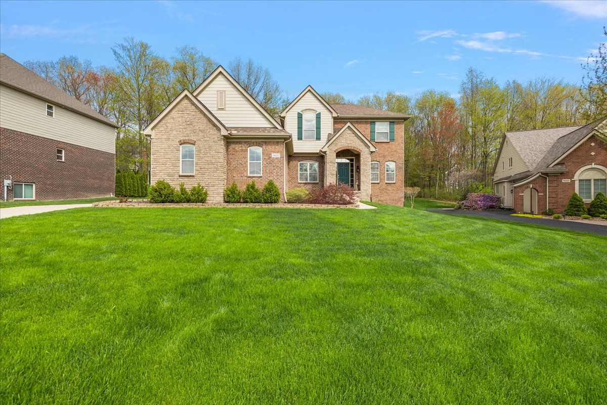 5633 GOLF POINTE Drive