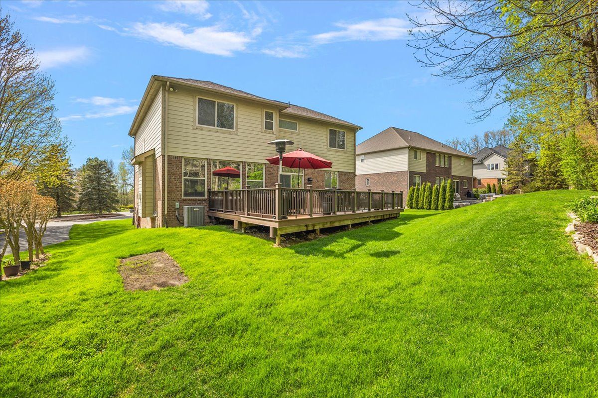 5633 GOLF POINTE Drive