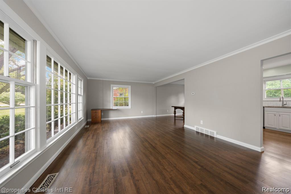 Rochester Hills, Michigan 48309, United States, 3 Bedrooms Bedrooms, ,3 BathroomsBathrooms,Residential,Active,246320