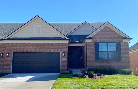 55697 OAK POINTE Drive Shelby Charter Township MI 48315