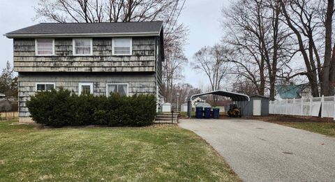 104 E Sexton Street Breckenridge Village MI 48615