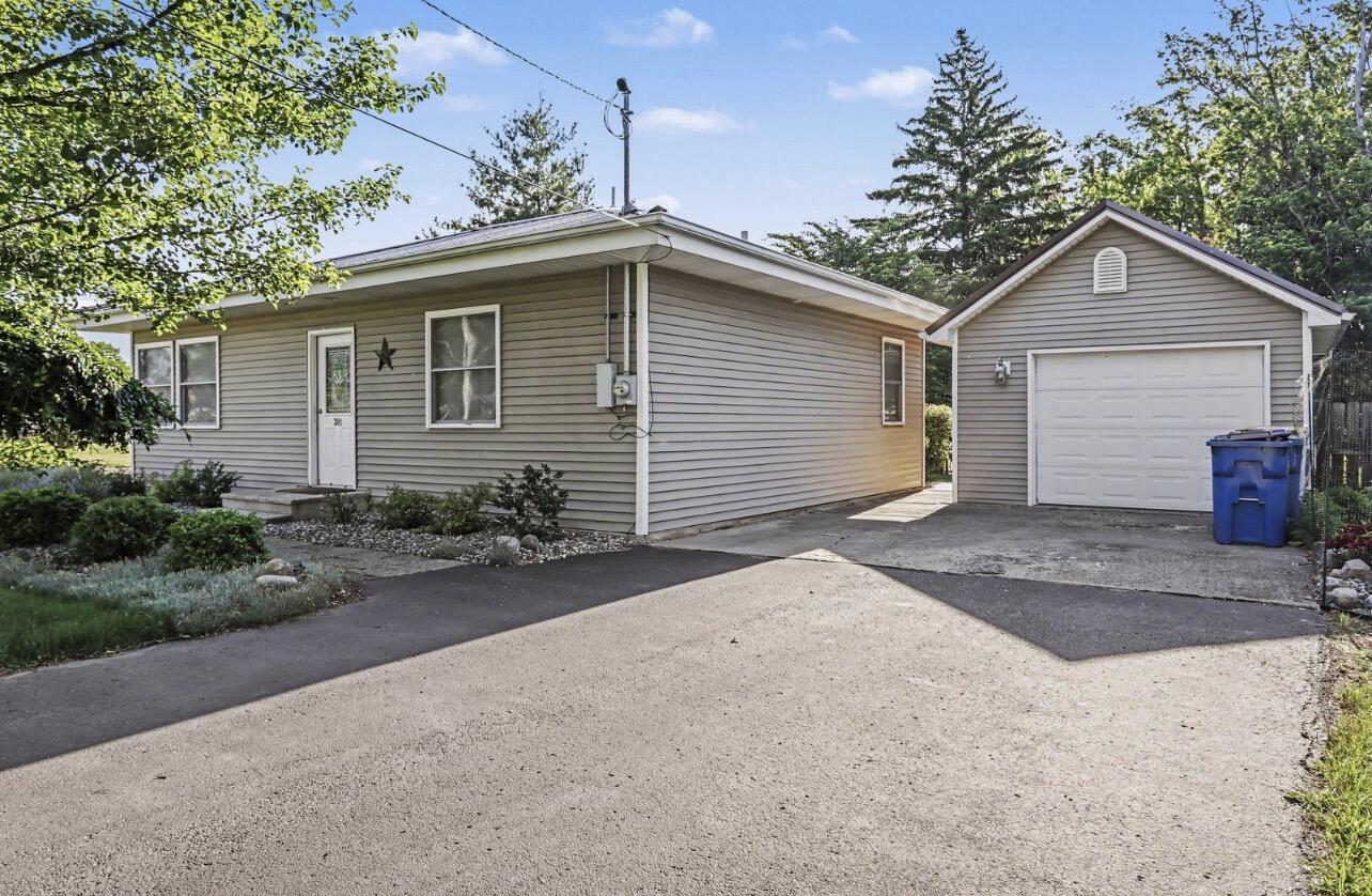 301 Pepperidge Lane