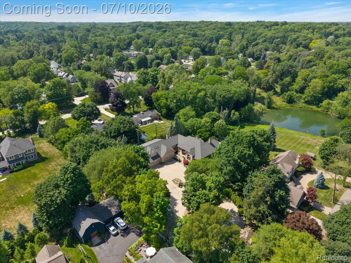 901 Spring Drive