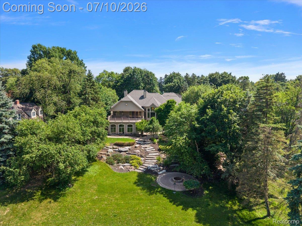 901 Spring Drive