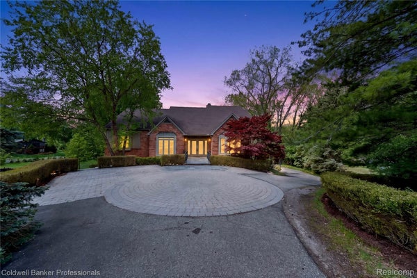 2076 SHORE HILL CT, WEST BLOOMFIELD, MI 48323 - Image 7f7c5ee76fc85b9a7c8d959543b1120a/1989297719