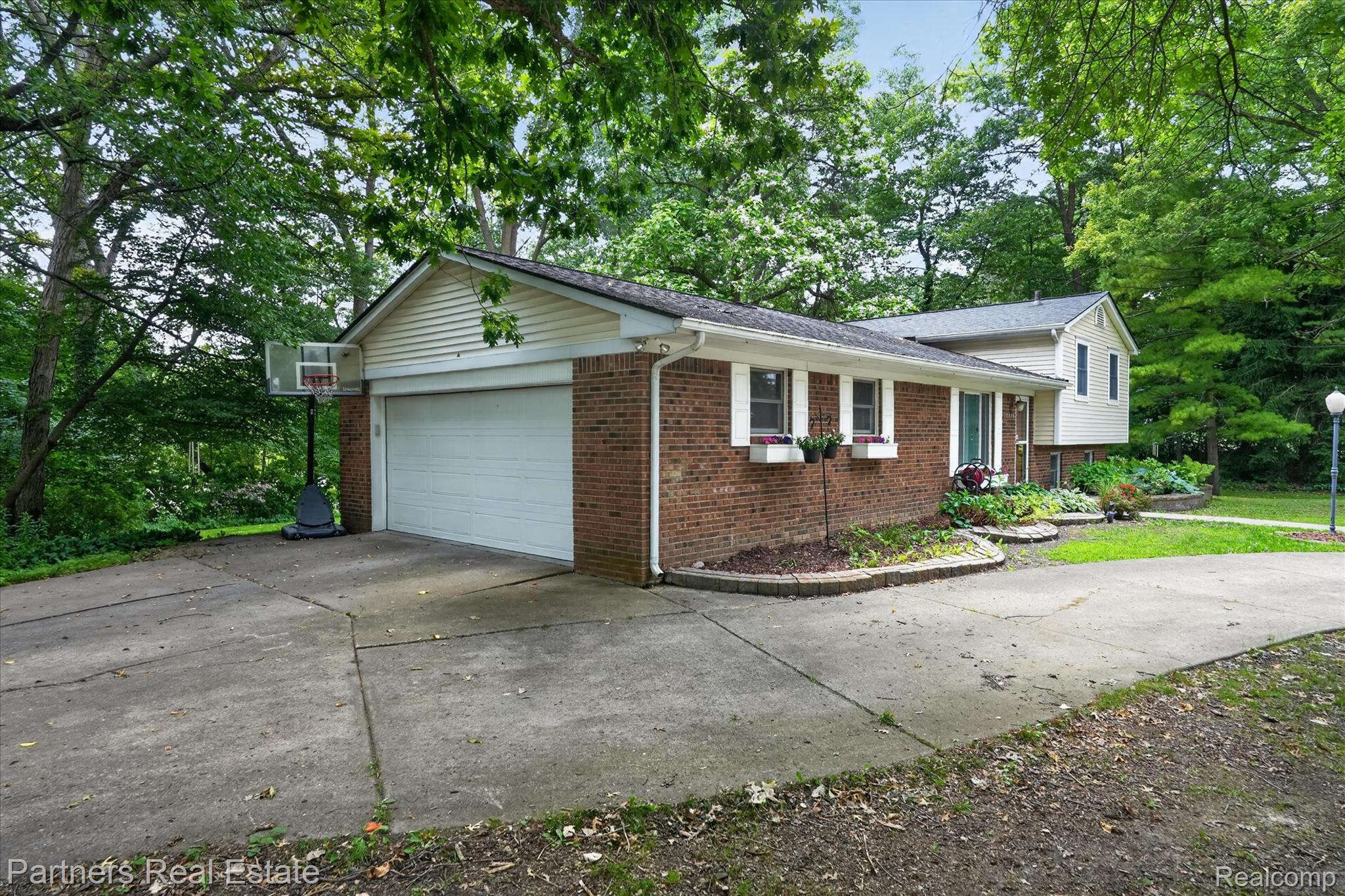 2500 Hubert Road