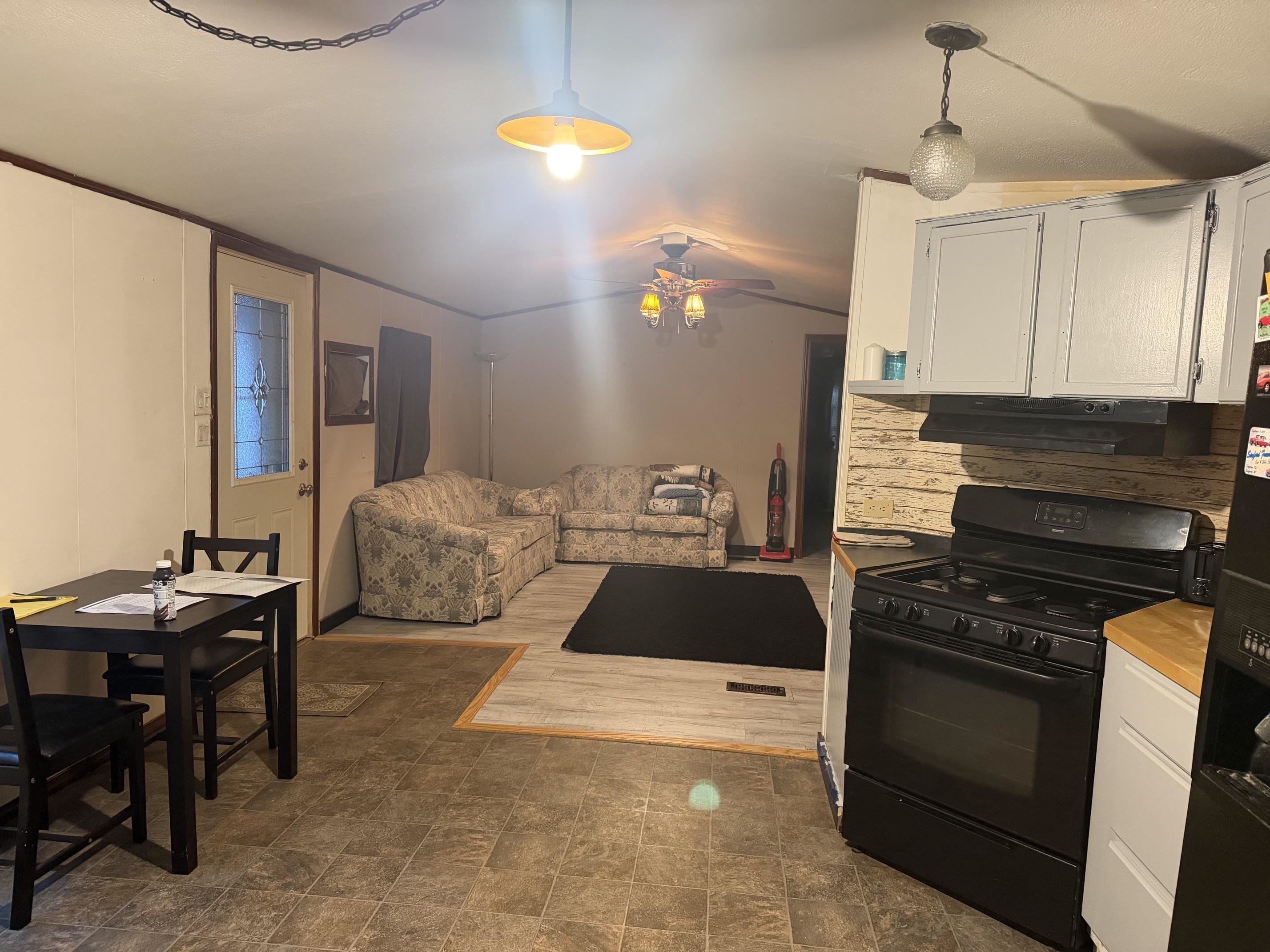 987 W Maplecrest Drive