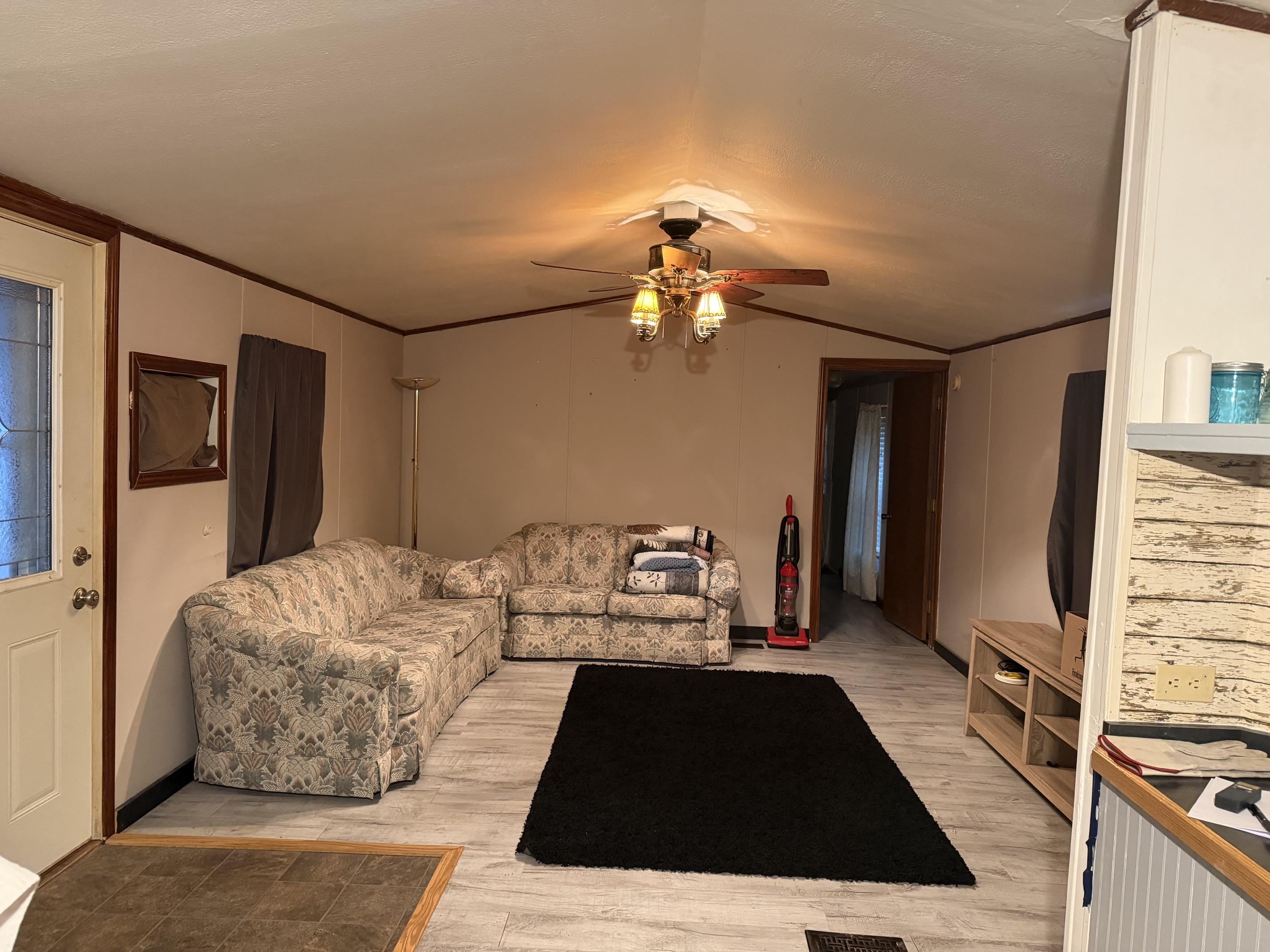 987 W Maplecrest Drive