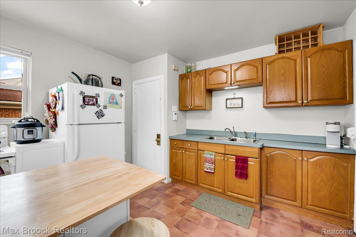 2208 Avondale Street