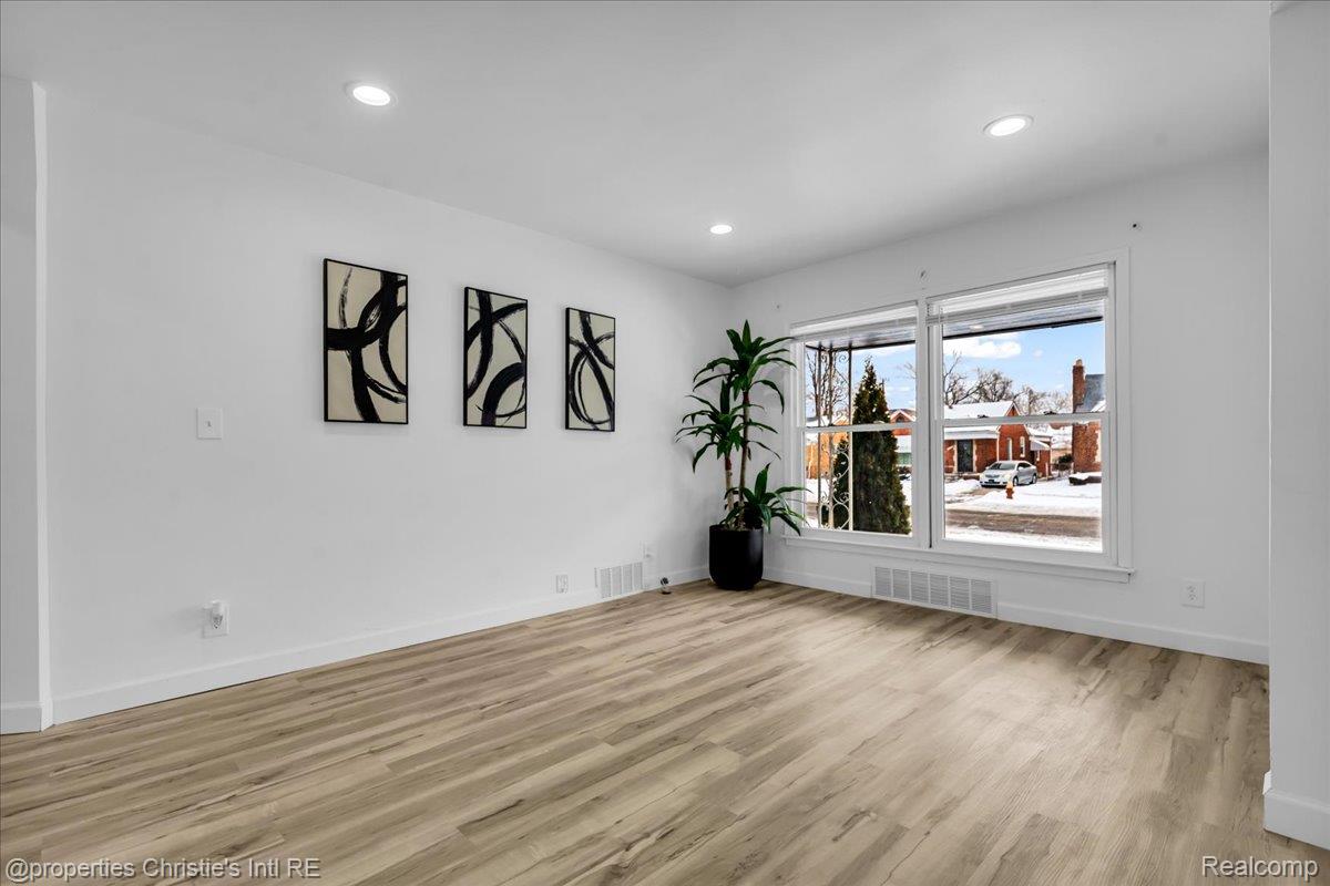 19445 Hubbell Street