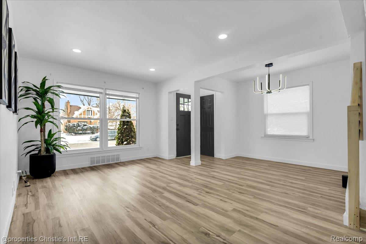 19445 Hubbell Street