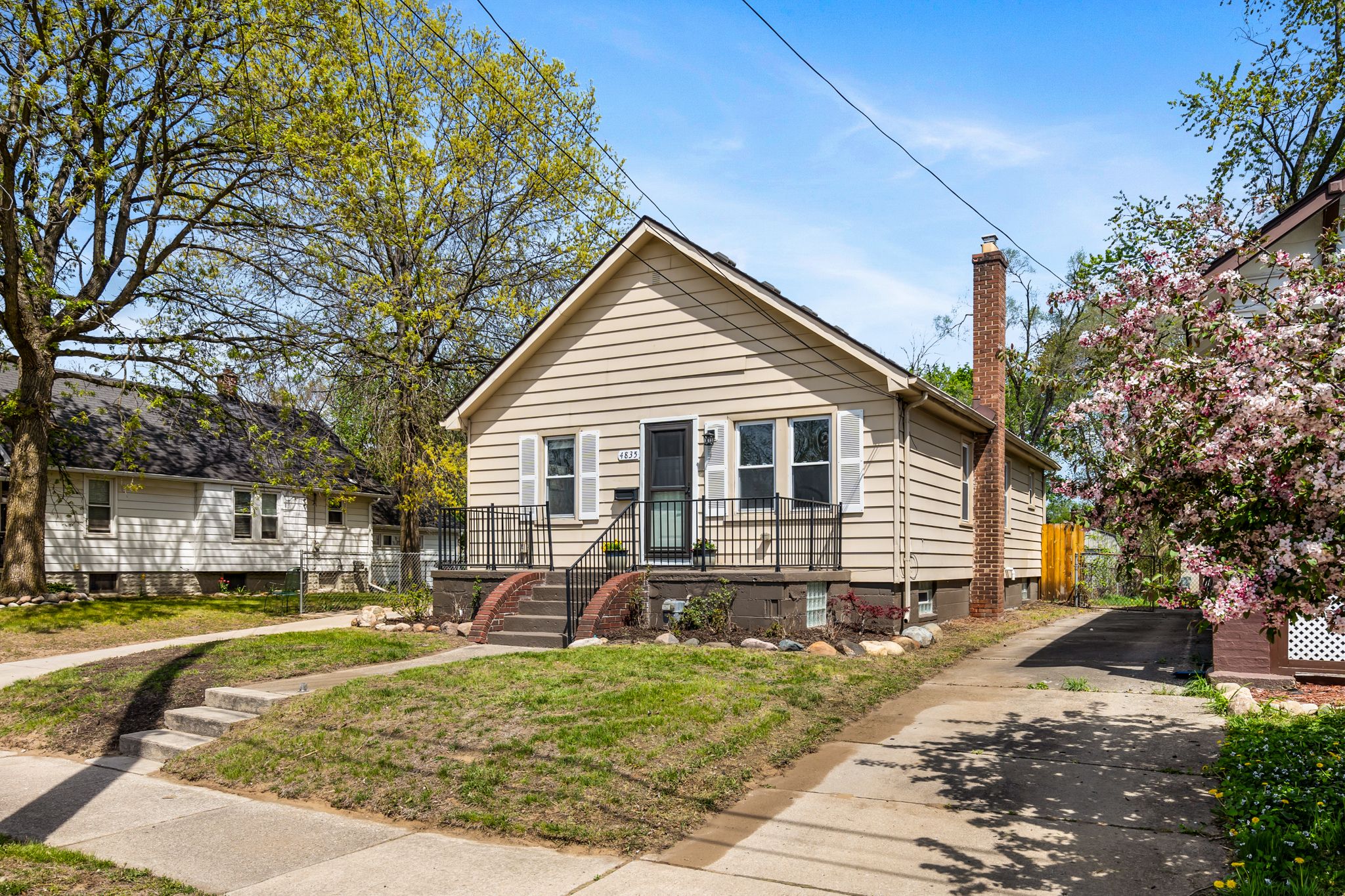 4835 WOODWARD Street