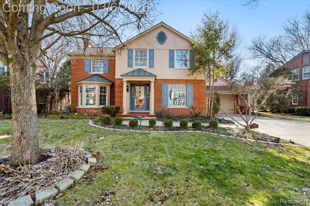 Photo of 1061 N Oxford Road, Grosse Pointe Woods City, MI 48236 (MLS # 20261014254)