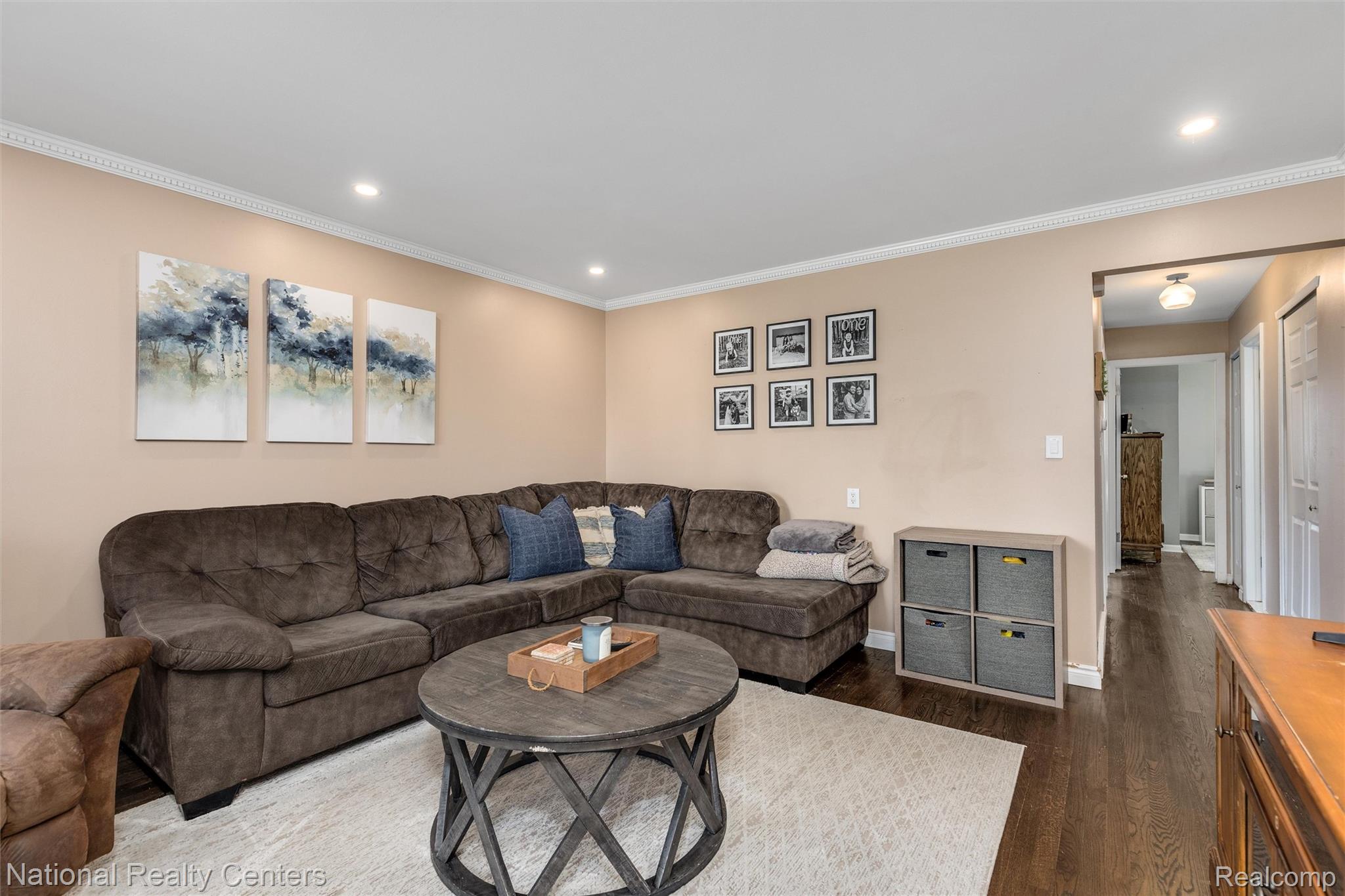 22300 Grove Pointe Street