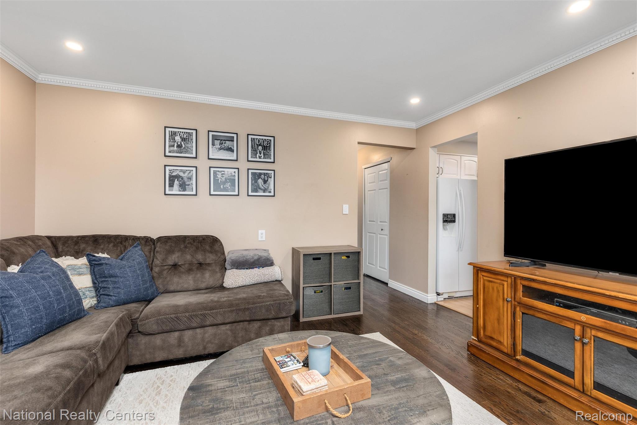 22300 Grove Pointe Street