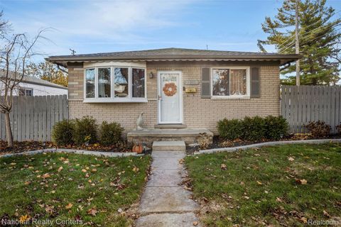 22300 Grove Pointe Street St Clair Shores City MI 48081