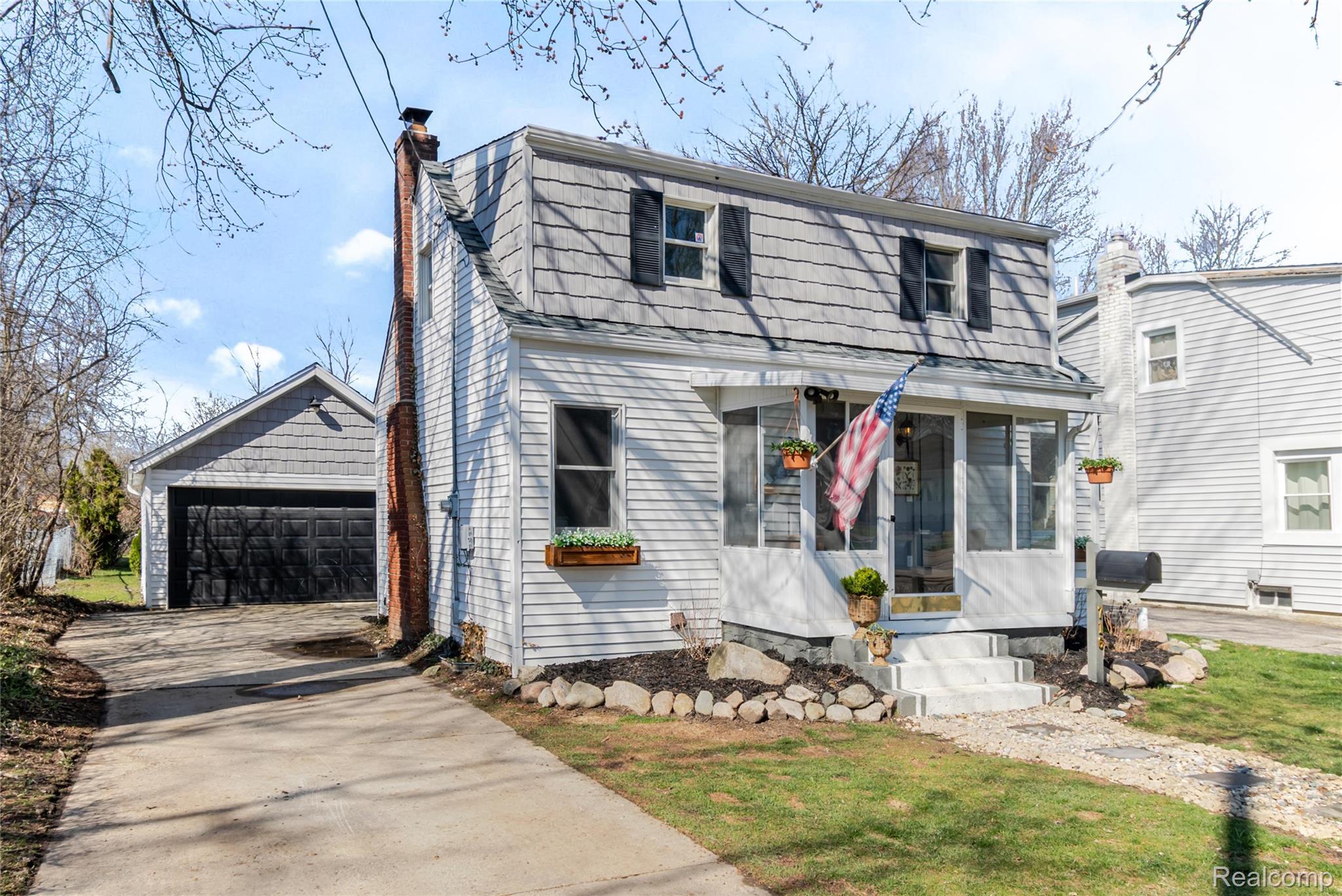 716 W 2nd Street