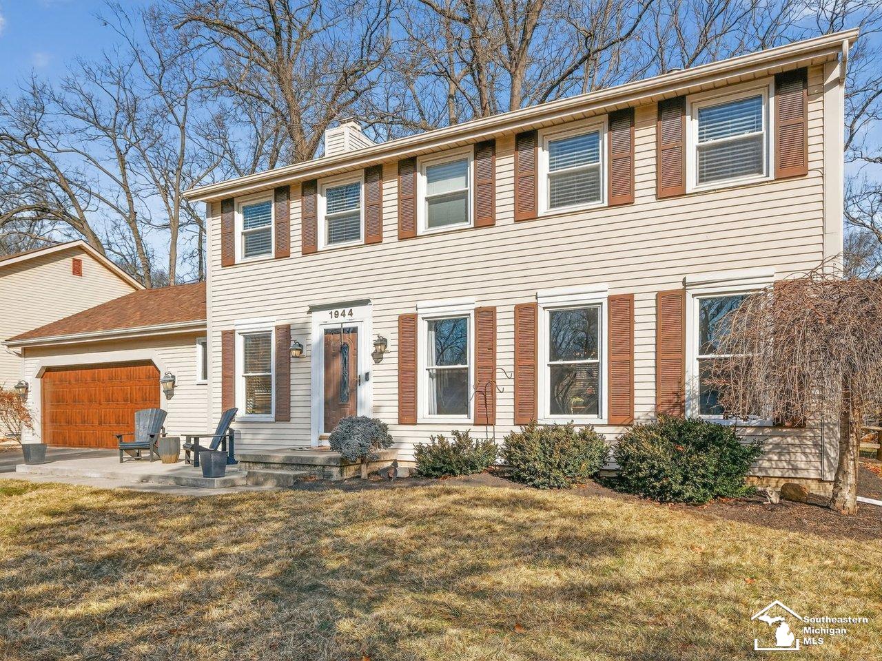 1944 Stoneybrook Lane