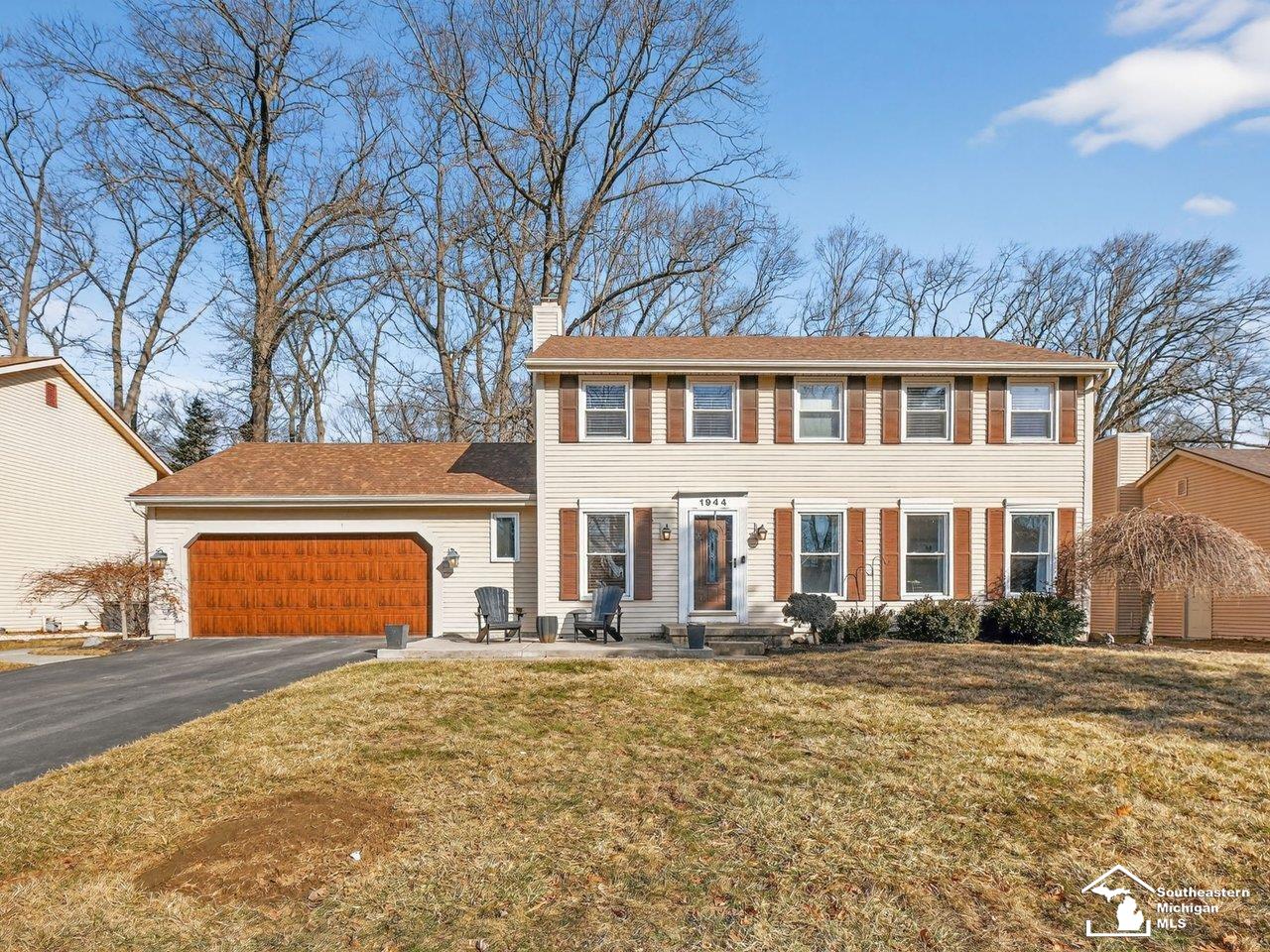 1944 Stoneybrook Lane