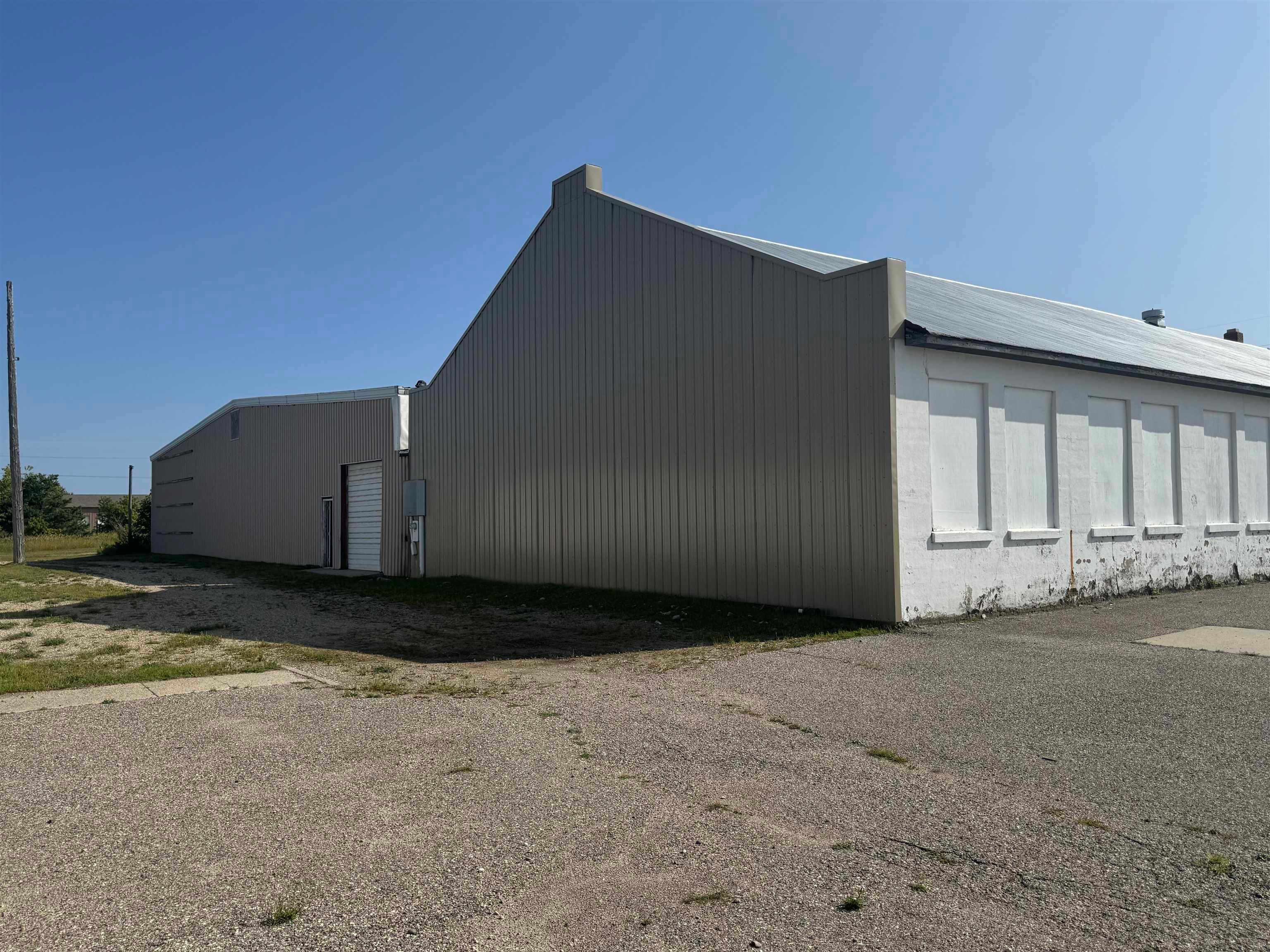 1075 S Wisconsin