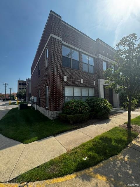 52 W Bethune Street