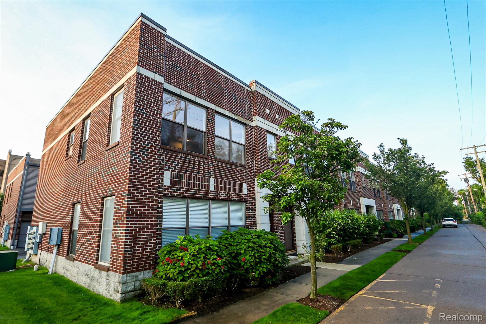 52 W Bethune Street
