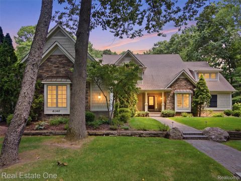 Photo of 6140 Englewood Drive, Springfield Charter Township, MI 48346 (MLS # 20261053438)