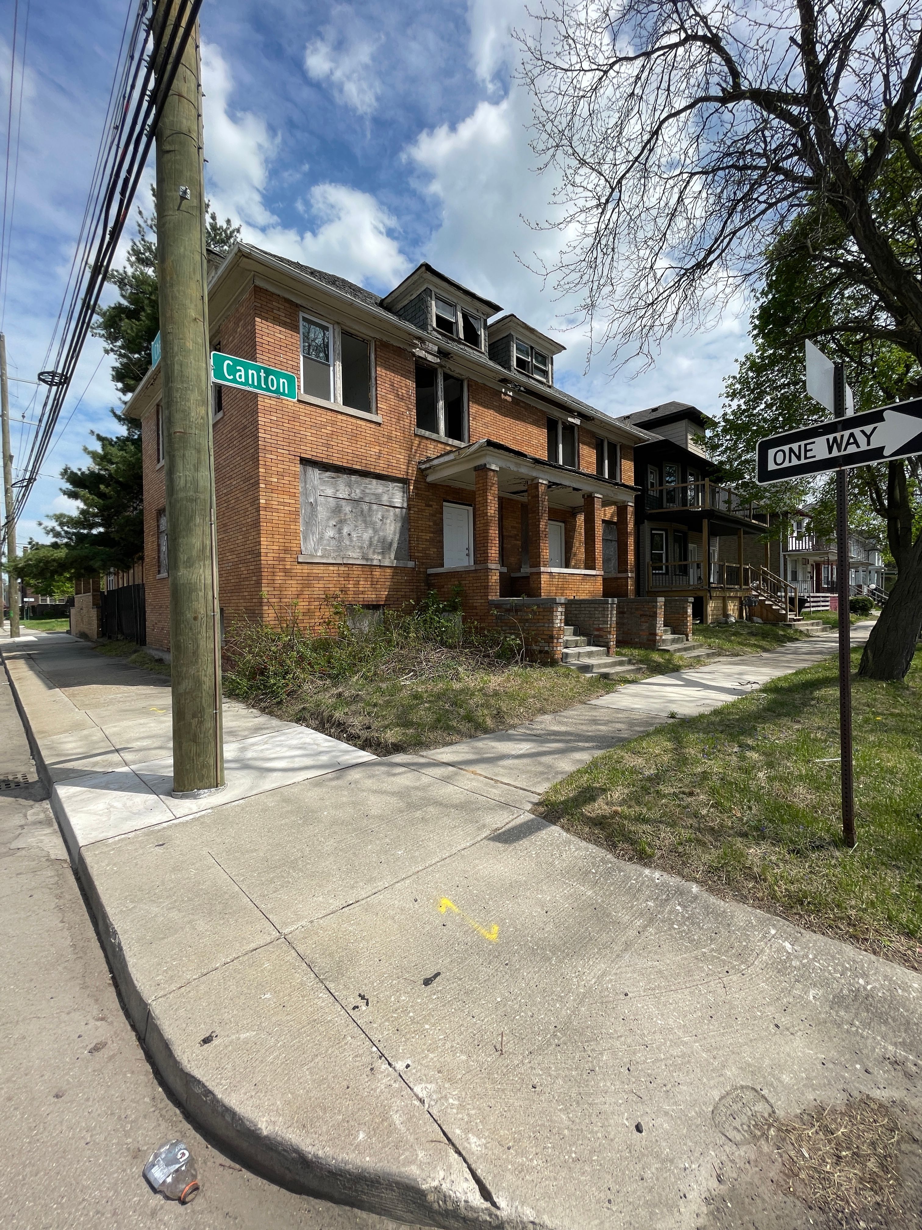 6916 CHARLEVOIX Street