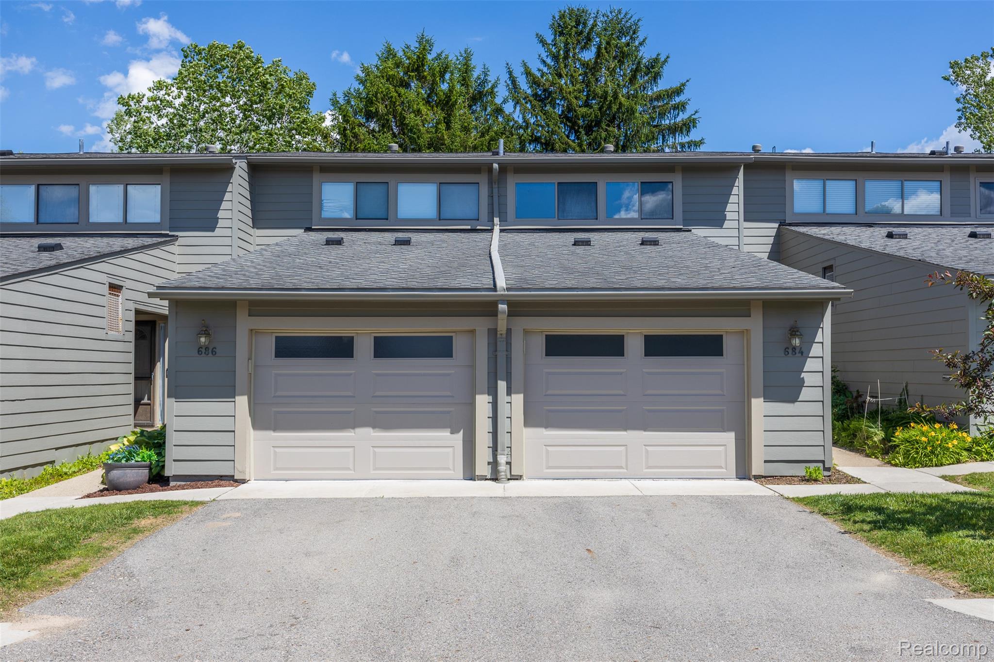 686 Peninsula Court