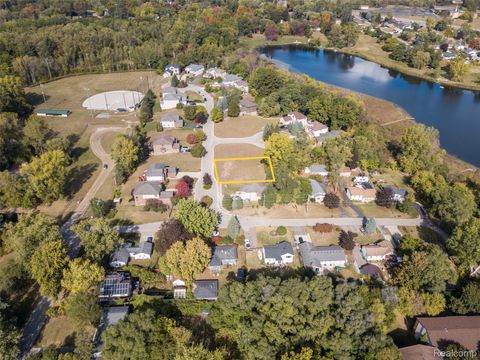 256 Madeleine Lane Waterford Charter Township MI 48328