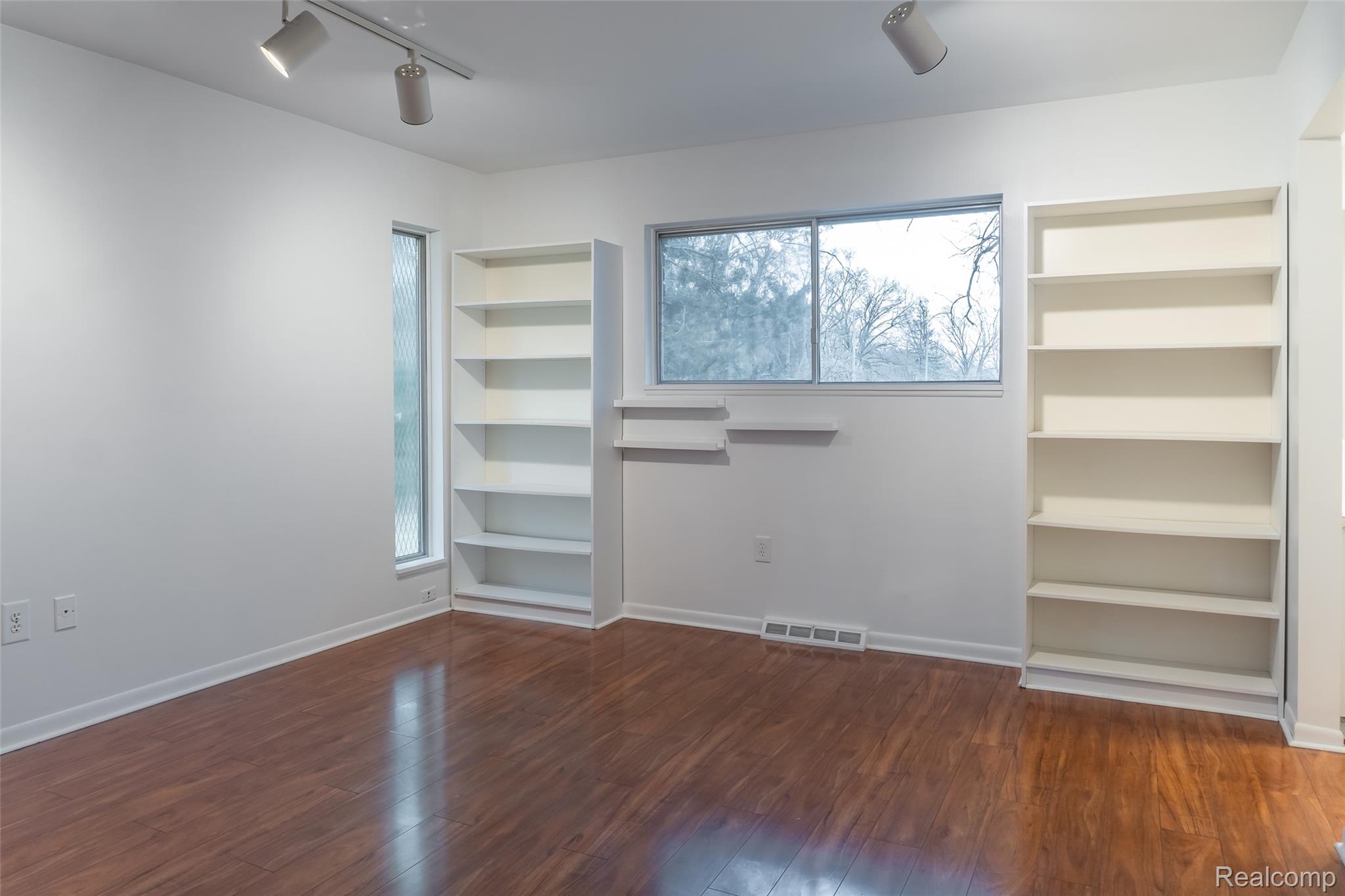 30540 N Greenbriar Road