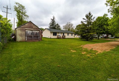 519 S Elm Street Lapeer City MI 48446