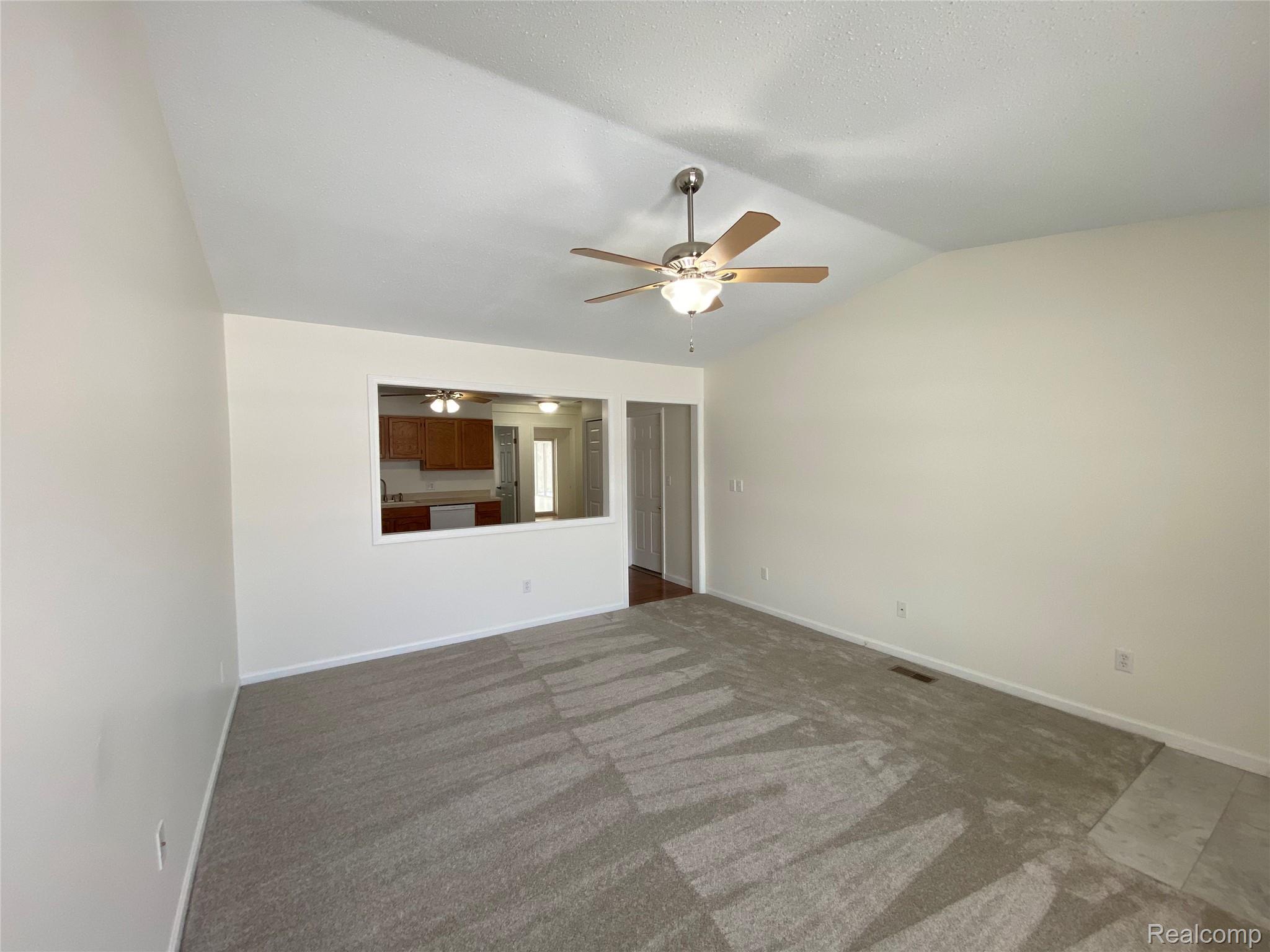 596 Yorkshire Sq. Square 23