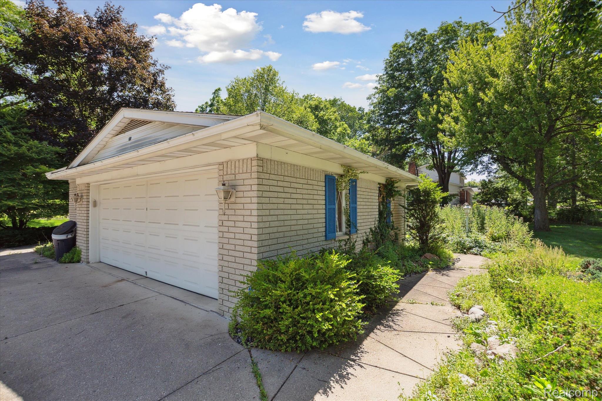 38067 SOUTHFARM Lane