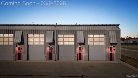 68 PIT Lane Pontiac City MI 48341