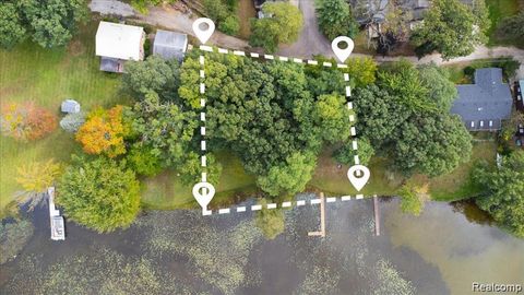 10350 Half Moon Drive Pinckney Village MI 48169