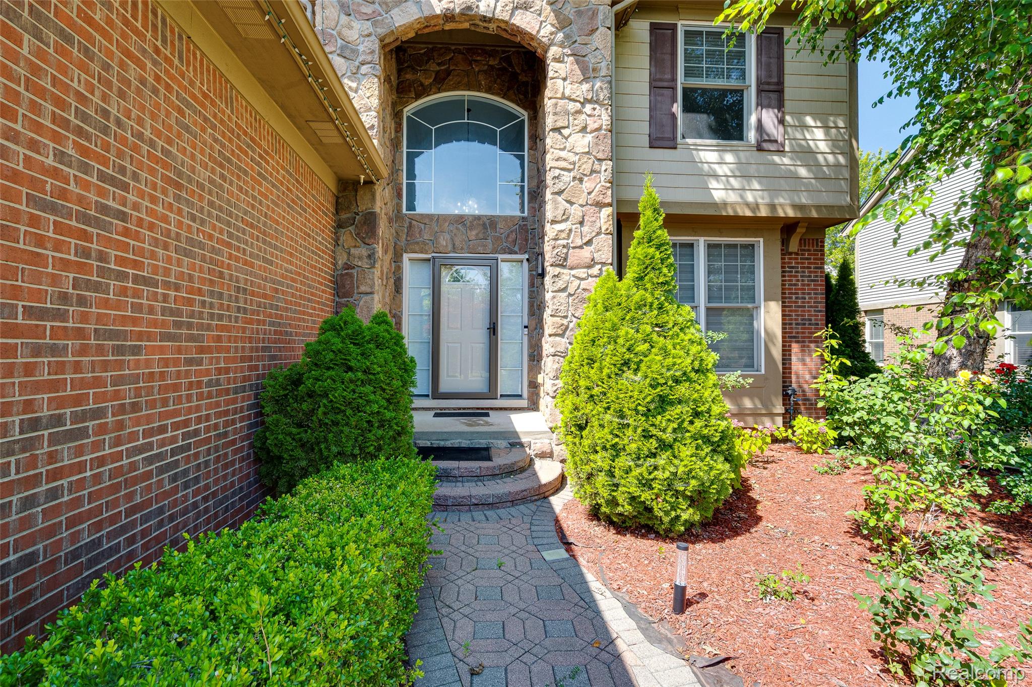 17021 Algonquin Drive