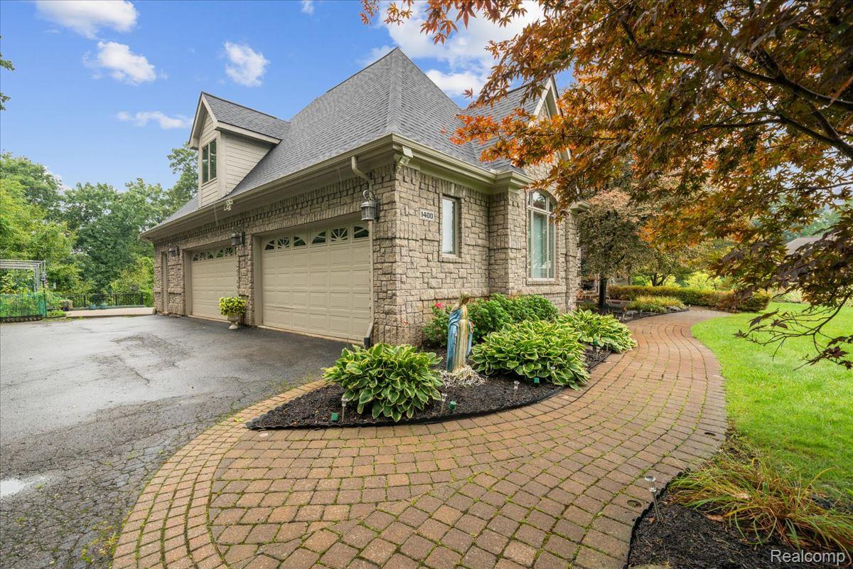 1400 Valleycrest Court
