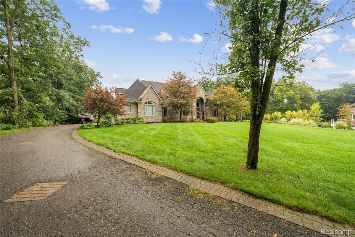 1400 Valleycrest Court