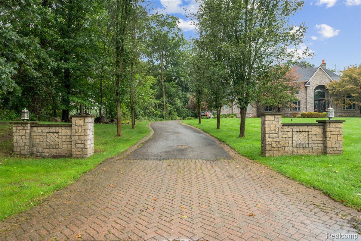 1400 Valleycrest Court