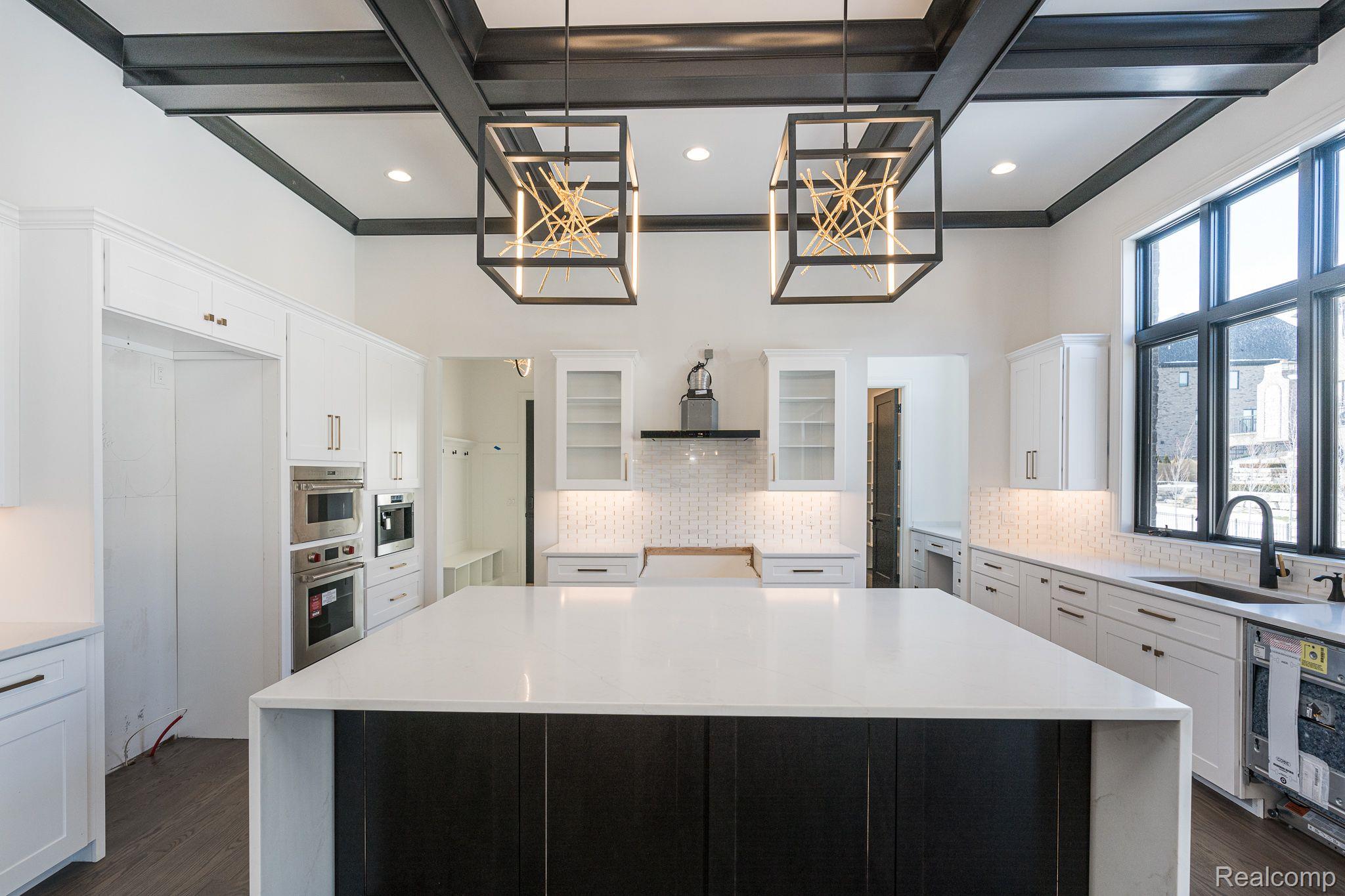 2586 FAIRWAY