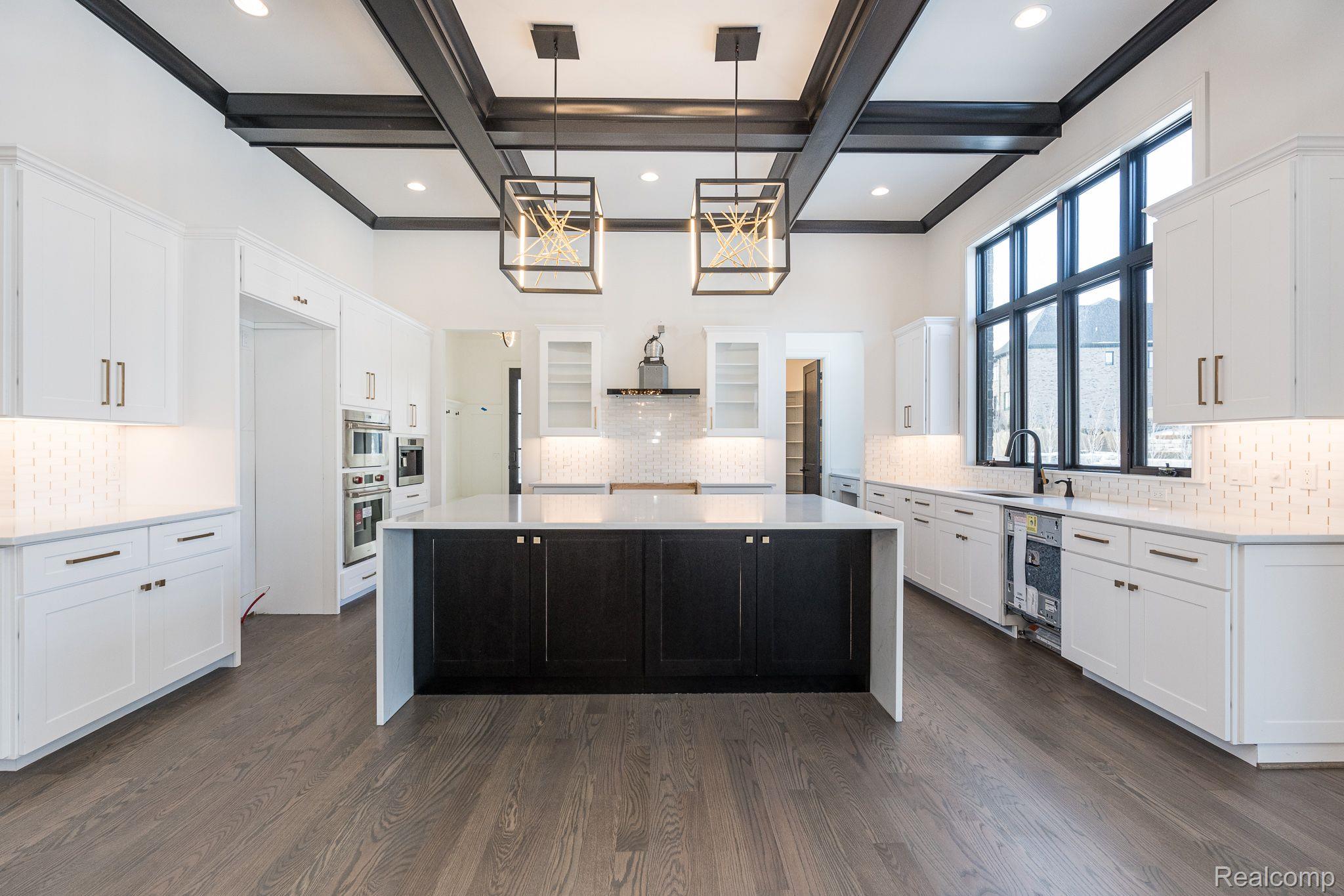 2586 FAIRWAY