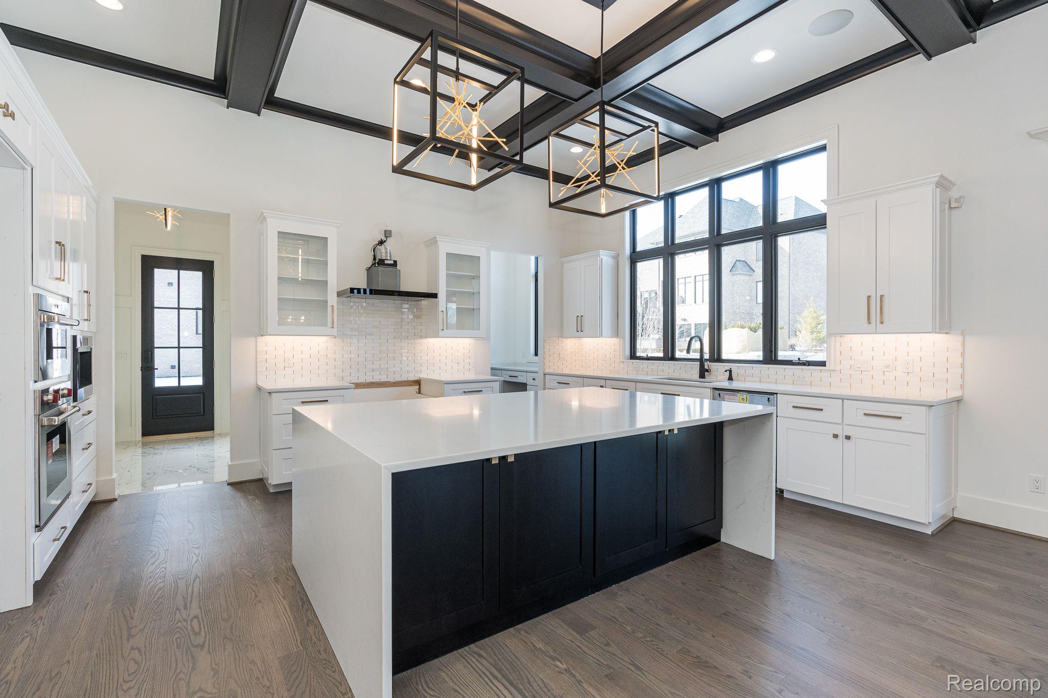 2586 FAIRWAY
