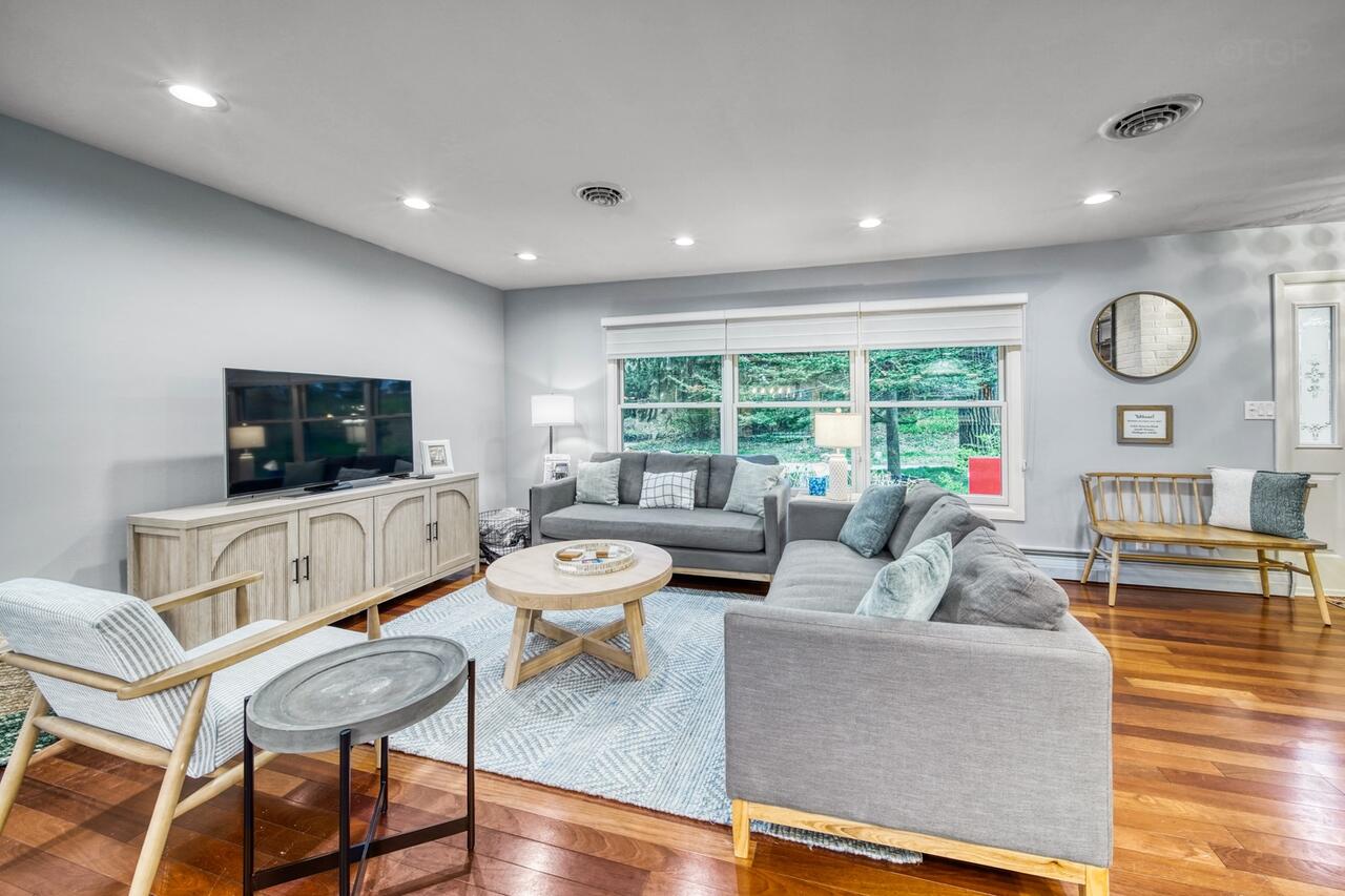 1066 Monroe Boulevard