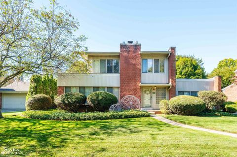 709 Lakepointe Street Grosse Pointe Park City MI 48230