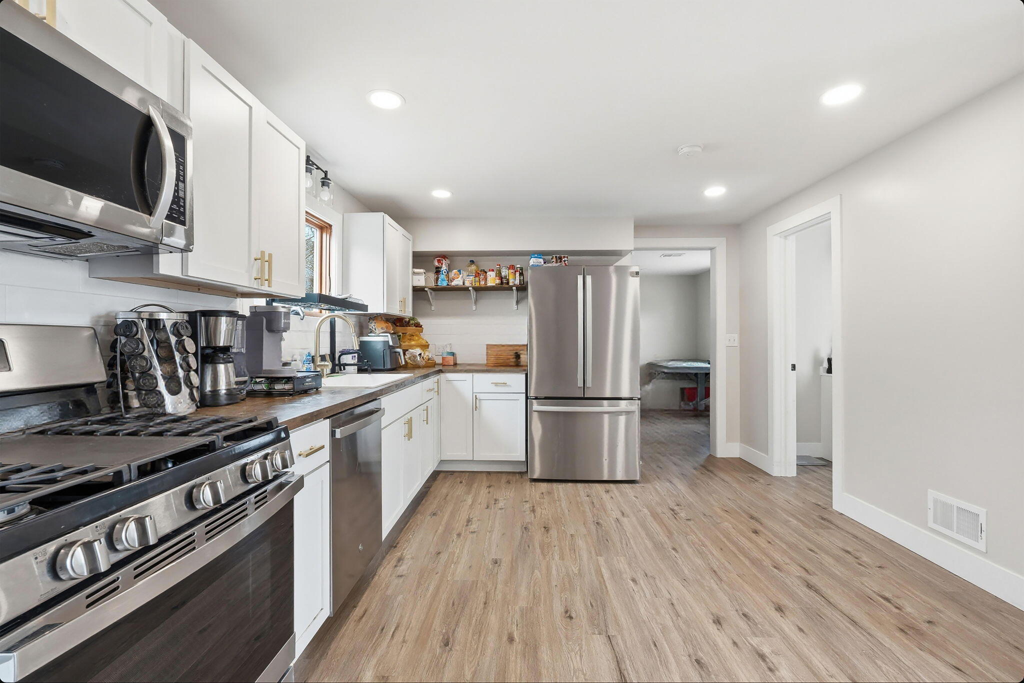 34 E Isabella Avenue